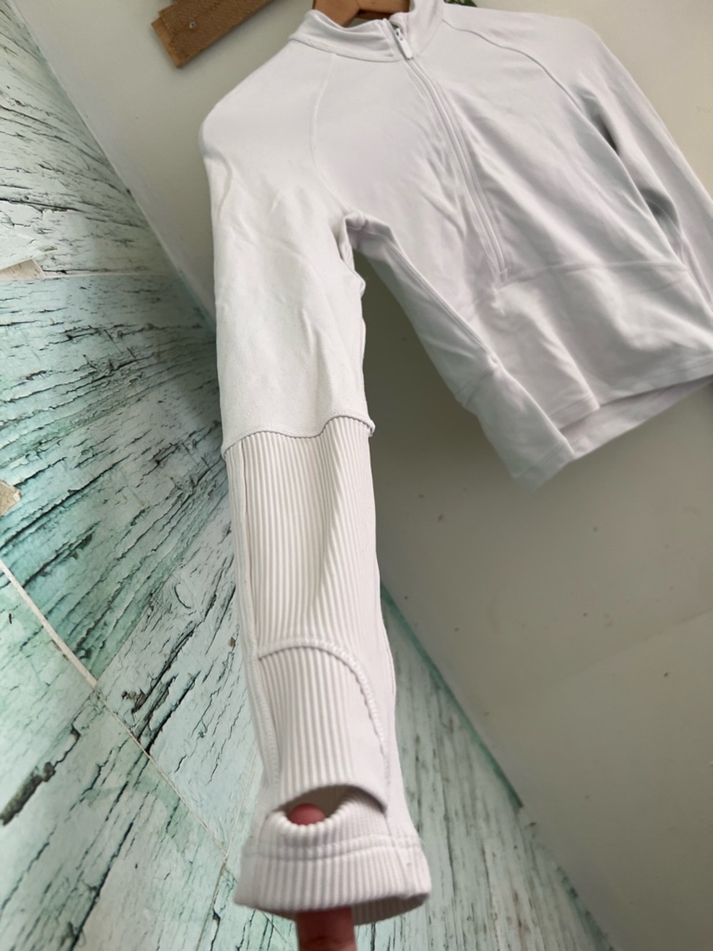 Lululemon White Cropped Athletic Zip Top – Size 4 - Picture 3 of 8